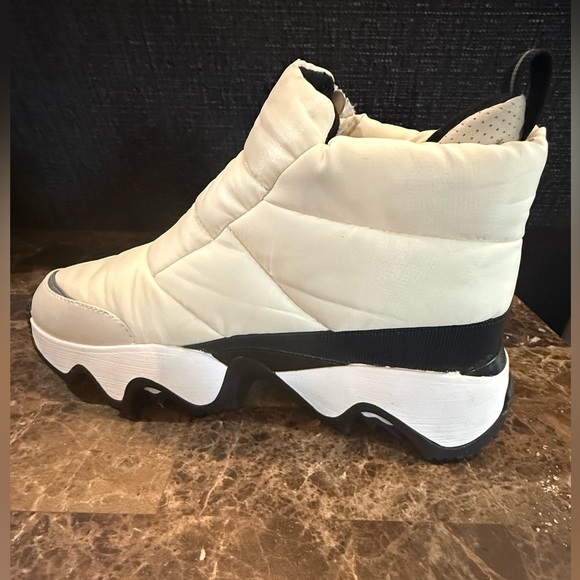 Sorel. KINETIC™ Impact Women's Puffy Zip Waterproof Boot. Chalk/Black. Size 7. - Picture 4 of 15